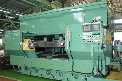 BT-50－横型コラムトラバースタイプマシニングセルによるトラック、バス用フロントアクスル両端加工機