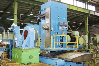 コラムトラバース方式　BT50主軸マシニングセンター