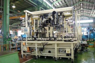 建設機械用制御バルブハウジング　２ステーション　立型ガンリーマ加工トランスファーマシン