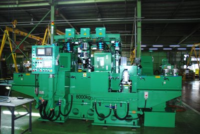 インラインタイプトランスファーマシン　コンプレッサーシャフトガンドリリングマシン