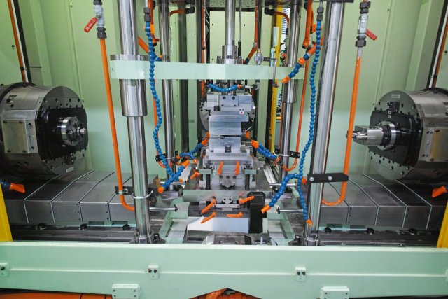 継手_2018-09_3方向NCフェーシング専用機_作業部②