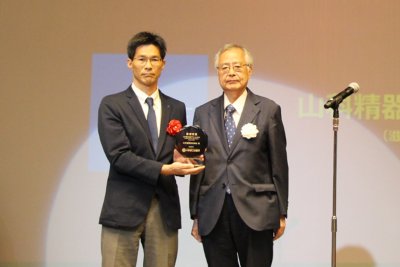 「MDF医工共創アワードJAPAN」 企業部門で山科精器が最優秀賞を受賞しました | お知らせ