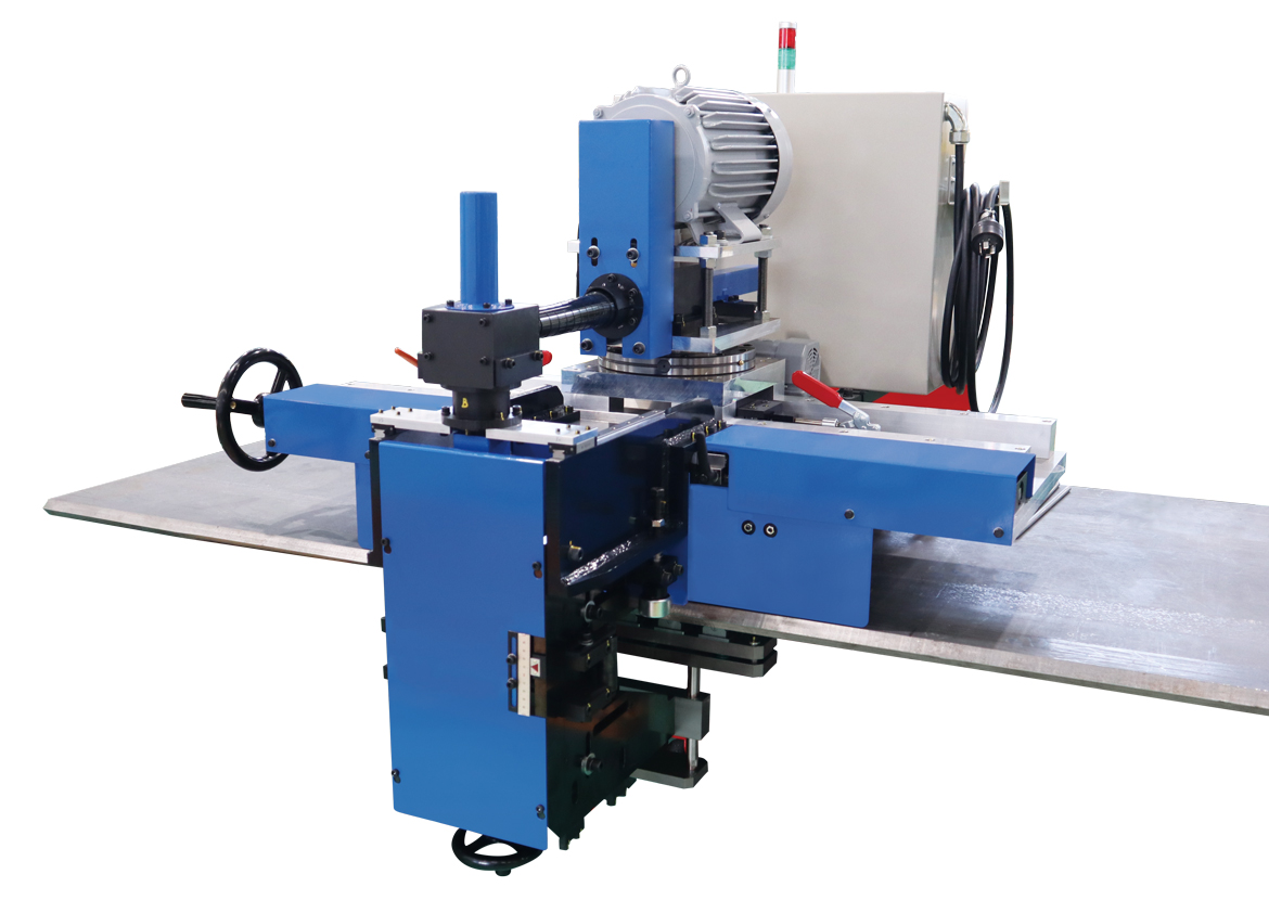 自走式開先加工機　山科精器 開発中